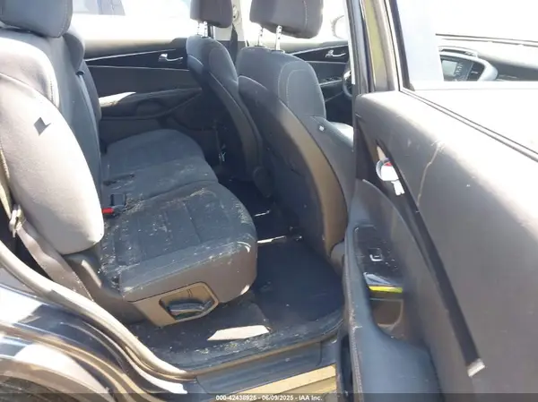 5XYPGDA36HG265067 2017 KIA SORENTO - Image 8