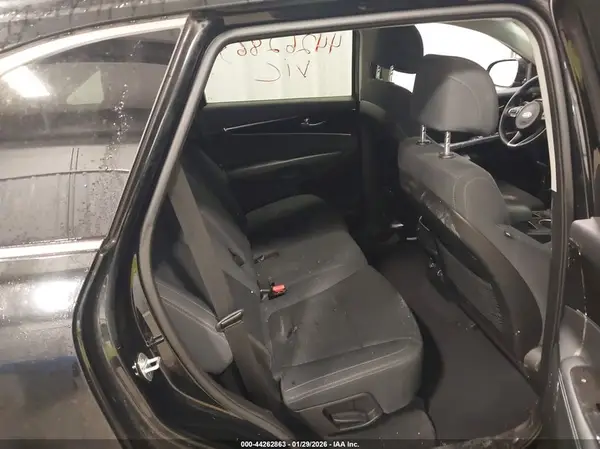 5XYPGDA36HG270138 2017 KIA SORENTO - Image 8