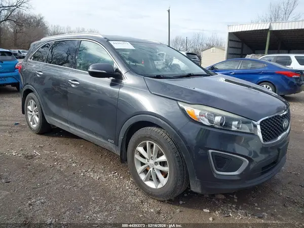 5XYPGDA36HG271404 2017 KIA SORENTO - Image 1