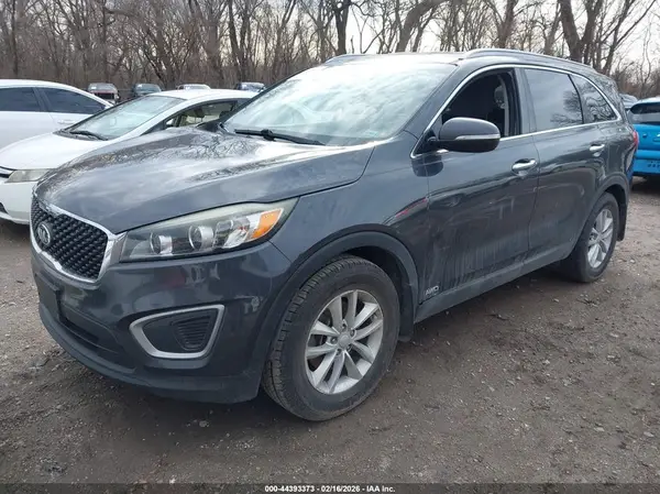 5XYPGDA36HG271404 2017 KIA SORENTO - Image 2