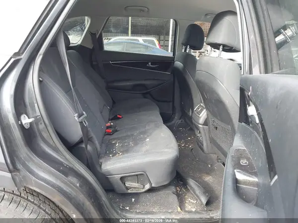 5XYPGDA36HG271404 2017 KIA SORENTO - Image 8