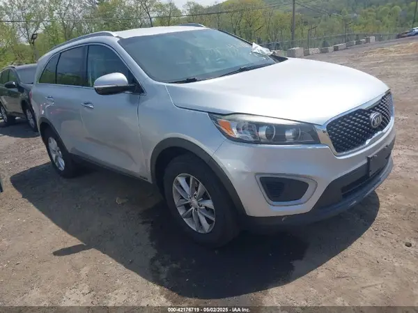 5XYPGDA36HG280295 2017 KIA SORENTO - Image 1