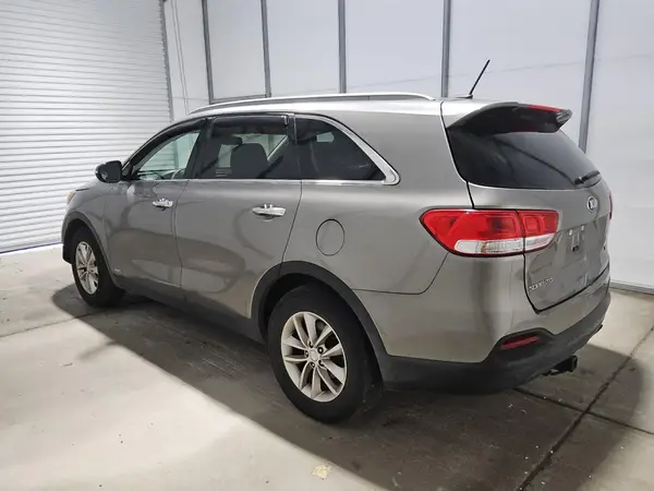 5XYPGDA36HG284069 2017 KIA SORENTO - Image 2