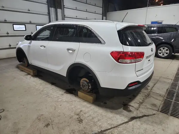 5XYPGDA36HG292401 2017 KIA SORENTO - Image 2