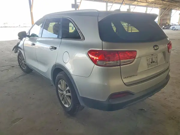 5XYPGDA36HG300822 2017 KIA SORENTO - Image 2