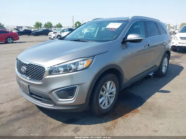 5XYPGDA36HG325610 2017 KIA SORENTO - Image 2