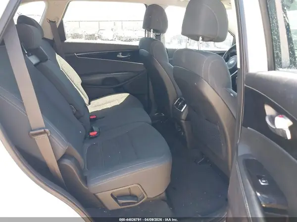5XYPGDA36HG328216 2017 KIA SORENTO - Image 8