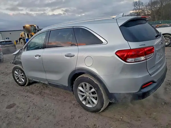 5XYPGDA36JG346558 2018 KIA SORENTO - Image 2