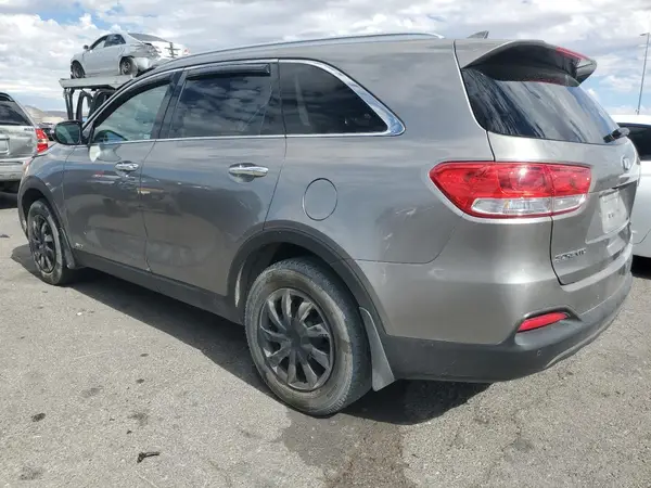 5XYPGDA36JG349525 2018 KIA SORENTO - Image 2