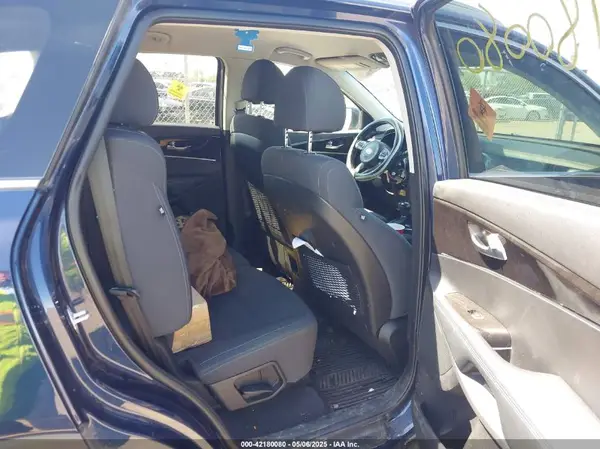 5XYPGDA36JG352263 2018 KIA SORENTO - Image 8