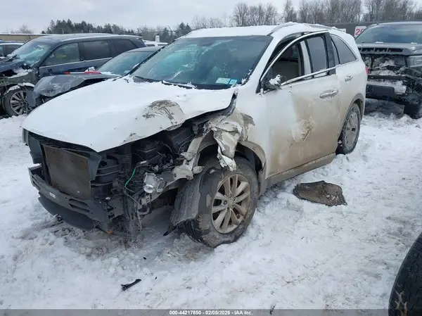 5XYPGDA36JG361397 2018 KIA SORENTO - Image 2