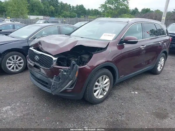 5XYPGDA36JG378085 2018 KIA SORENTO - Image 2