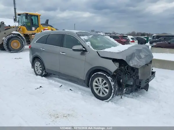 5XYPGDA36JG389958 2018 KIA SORENTO - Image 1