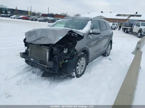 5XYPGDA36JG389958 2018 KIA SORENTO - Image 2