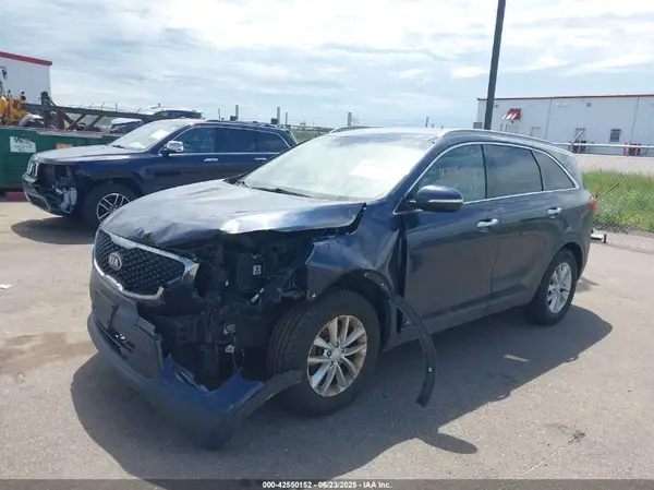 5XYPGDA36JG397977 2018 KIA SORENTO - Image 2