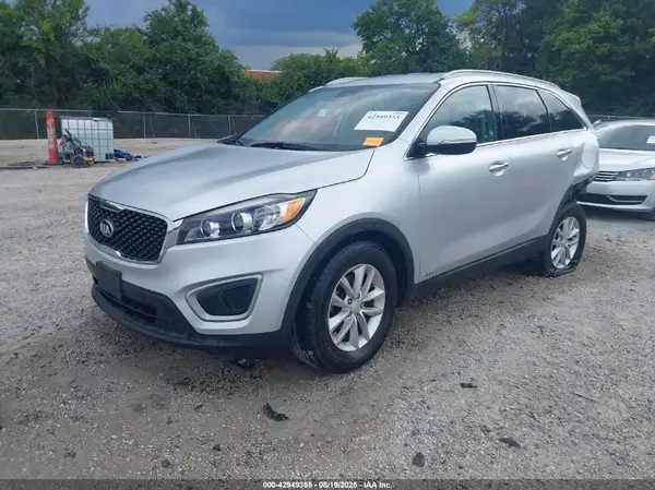 5XYPGDA36JG402188 2018 KIA SORENTO - Image 2