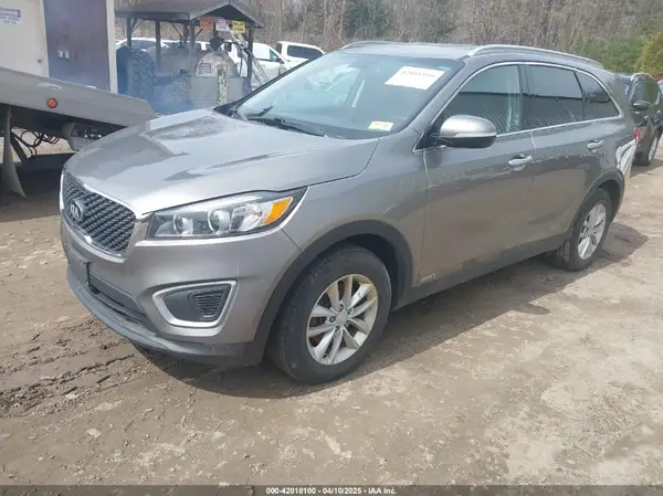 5XYPGDA36JG403695 2018 KIA SORENTO - Image 2
