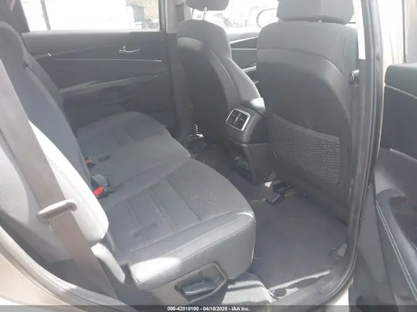 5XYPGDA36JG403695 2018 KIA SORENTO - Image 8