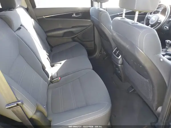 5XYPGDA36JG408637 2018 KIA SORENTO - Image 8