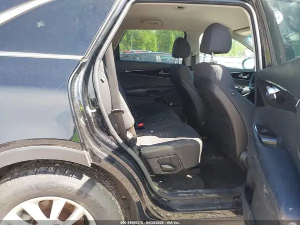5XYPGDA36JG412929 2018 KIA SORENTO - Image 8