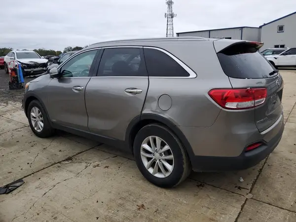 5XYPGDA36JG414079 2018 KIA SORENTO - Image 2