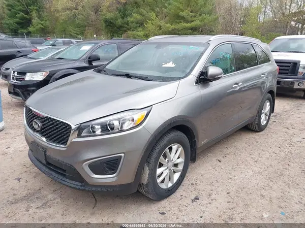 5XYPGDA36JG415197 2018 KIA SORENTO - Image 2
