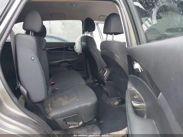 5XYPGDA36JG415197 2018 KIA SORENTO - Image 8