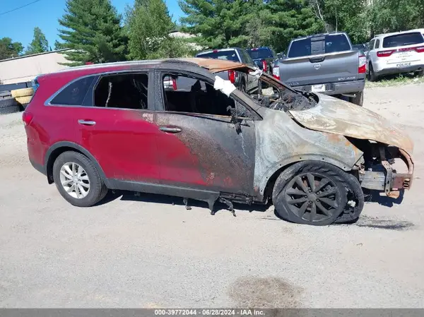 5XYPGDA36JG424448 2018 KIA SORENTO - Image 1