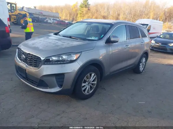 5XYPGDA36KG435581 2019 KIA SORENTO - Image 2