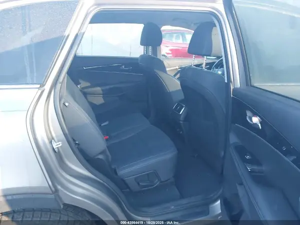 5XYPGDA36KG435581 2019 KIA SORENTO - Image 8