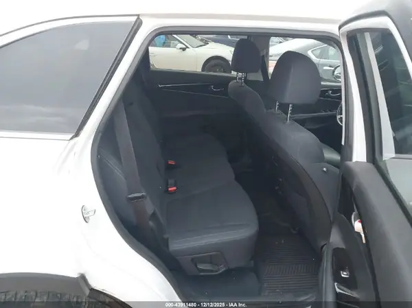5XYPGDA36KG436813 2019 KIA SORENTO - Image 8