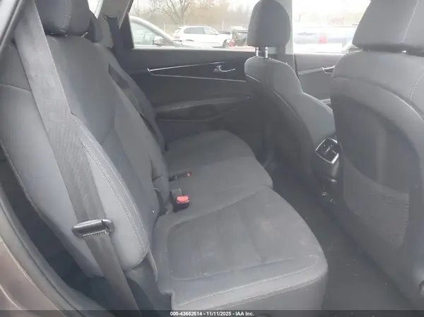 5XYPGDA36KG440120 2019 KIA SORENTO - Image 8