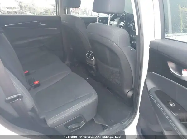 5XYPGDA36KG458049 2019 KIA SORENTO - Image 8