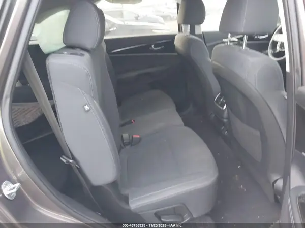 5XYPGDA36KG502292 2019 KIA SORENTO - Image 8