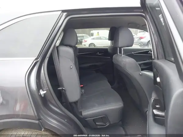 5XYPGDA36KG510084 2019 KIA SORENTO - Image 8