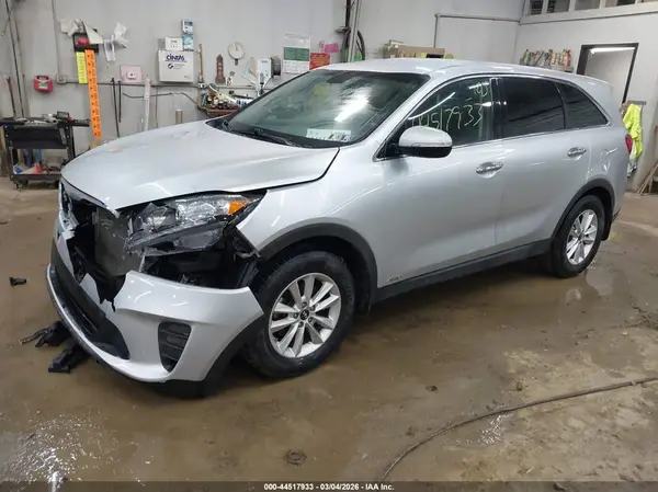 5XYPGDA36KG515687 2019 KIA SORENTO - Image 2