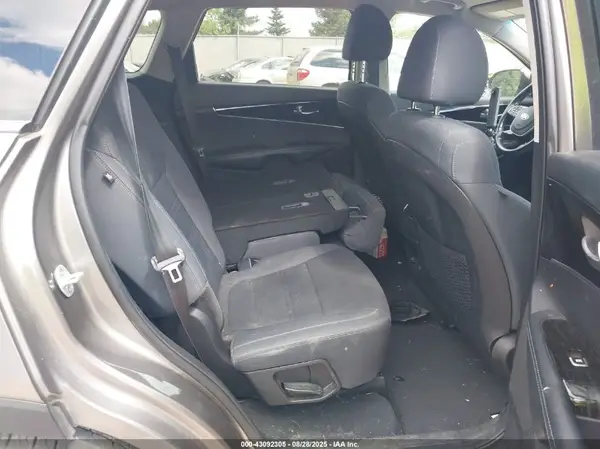 5XYPGDA36KG547216 2019 KIA SORENTO - Image 8