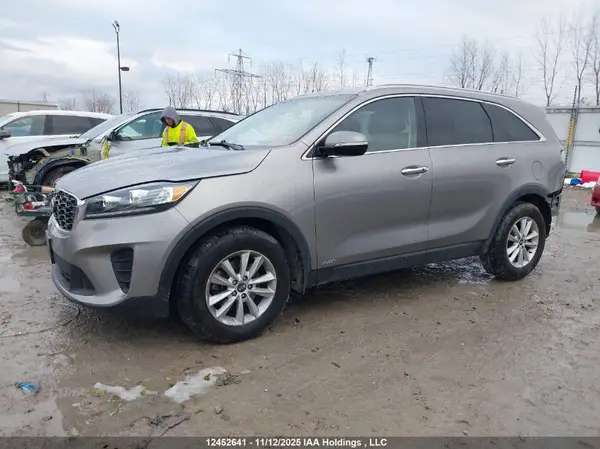 5XYPGDA36KG548186 2019 KIA SORENTO - Image 2