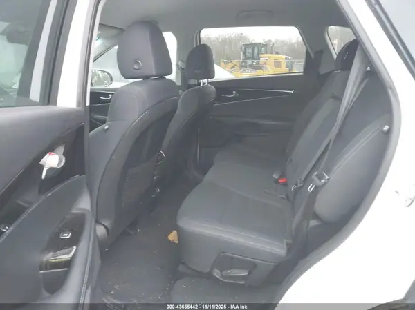 5XYPGDA36KG565053 2019 KIA SORENTO - Image 8
