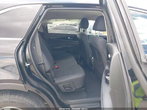 5XYPGDA36KG589658 2019 KIA SORENTO - Image 8
