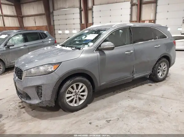 5XYPGDA36KG604109 2019 KIA SORENTO - Image 2