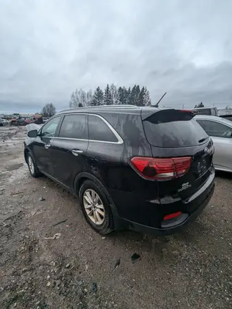 5XYPGDA36KG608290 2019 KIA SORENTO - Image 2