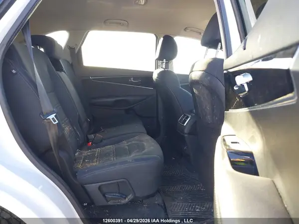 5XYPGDA36KG608662 2019 KIA SORENTO - Image 8