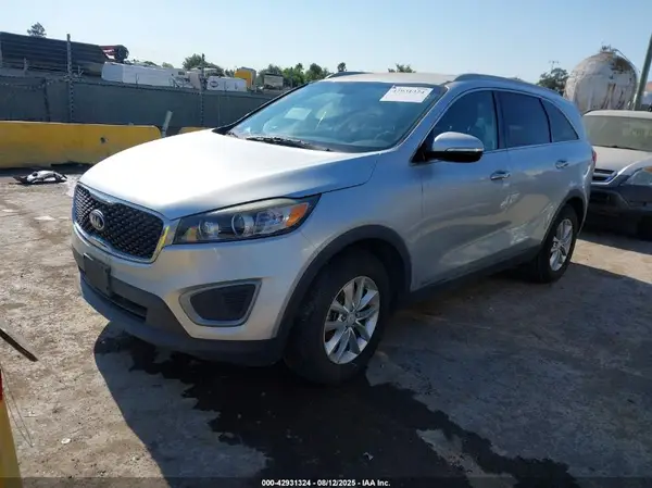 5XYPGDA37GG029557 2016 KIA SORENTO - Image 2