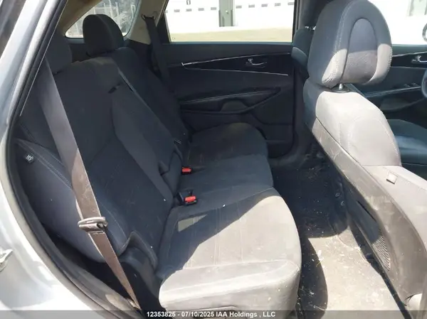 5XYPGDA37GG103270 2016 KIA SORENTO - Image 8