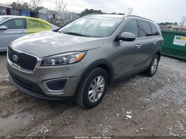 5XYPGDA37GG109490 2016 KIA SORENTO - Image 2