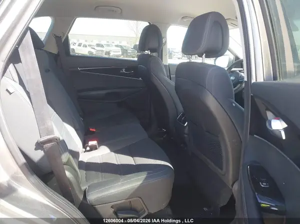 5XYPGDA37GG143607 2016 KIA SORENTO - Image 8