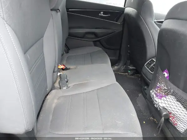 5XYPGDA37HG204052 2017 KIA SORENTO - Image 8