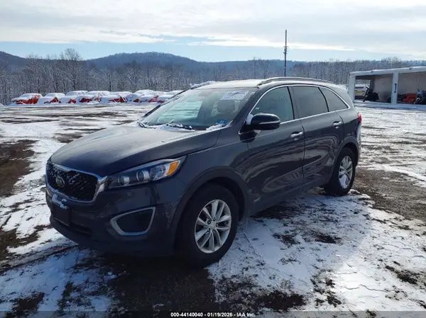 5XYPGDA37HG217786 2017 KIA SORENTO - Image 2