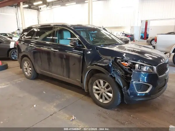 5XYPGDA37HG218095 2017 KIA SORENTO - Image 1